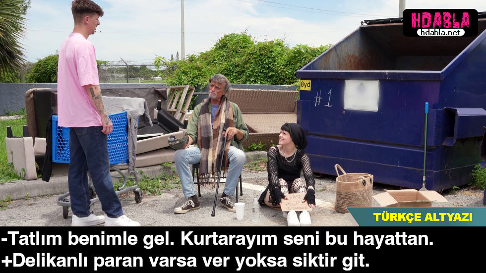 Sokakta yaşayan evsiz hatunu babasından habersiz eve götürdüm